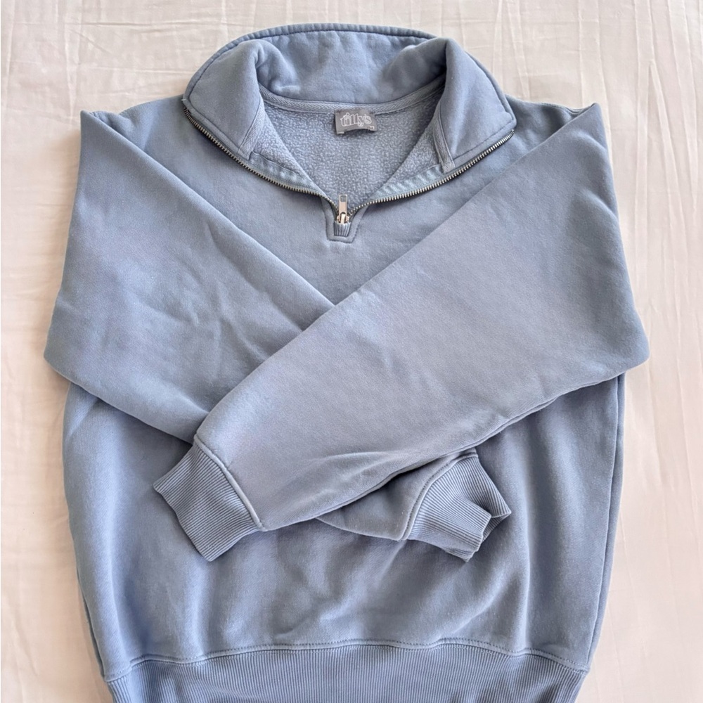 Tilly’s Light Blue Quarter-Zip Sweatshirt